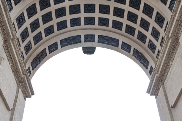 近距离观看一个片段的凯旋门孤立在一个白色的背景图片下载