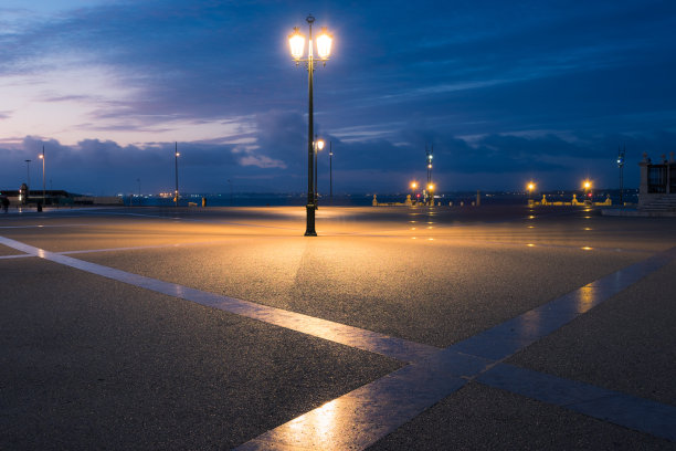 里斯本商业广场的夜景图片下载