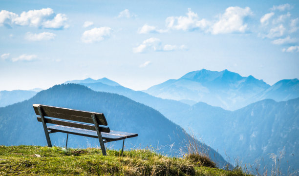 山上的长凳图片下载
