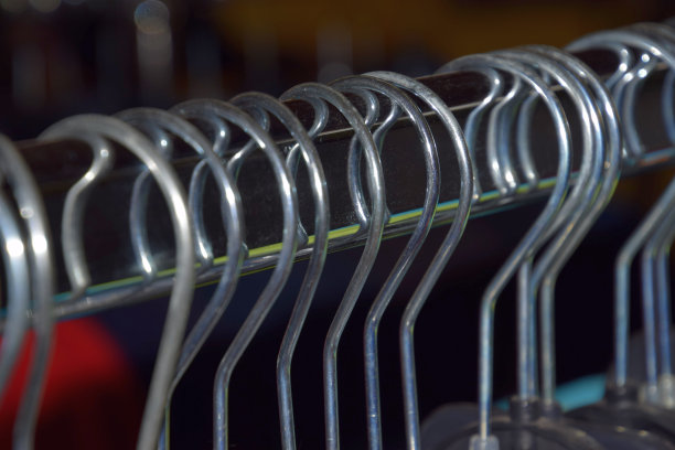 银色闪光的衣架背景图片下载