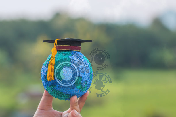 教育留学国际学校理念:毕业帽上盖地球模型地图上以雷达技术图标为背景。回到学校，学习通向知识的成功图片下载