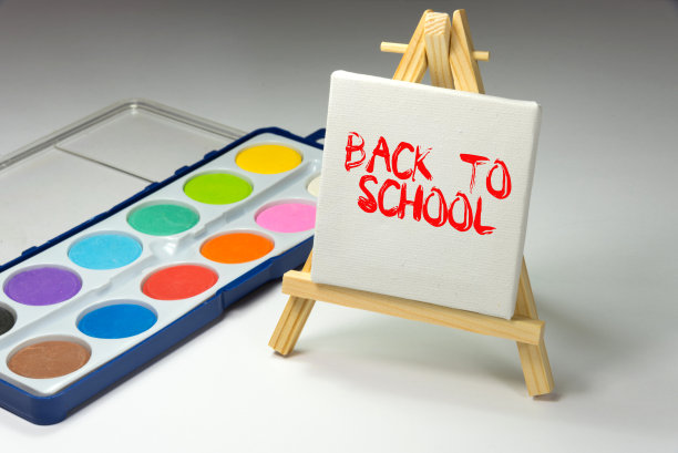 颜色，画架和文字回学校图片下载