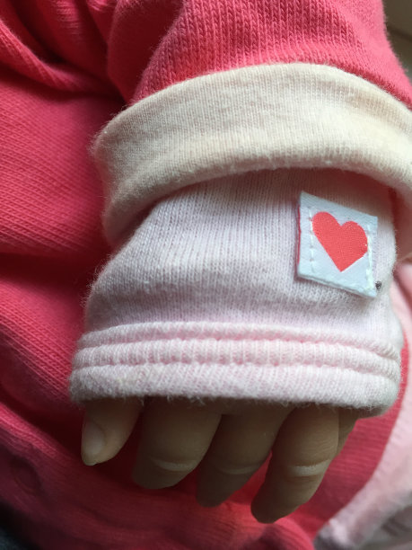 一个月大的婴儿的手图片下载