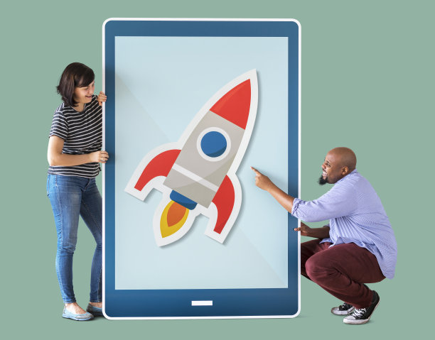 拿着平板电脑的情侣图片下载