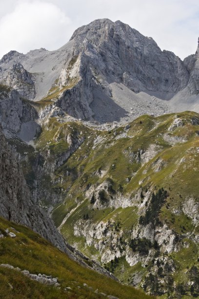 科莫维山脉的最高峰图片下载