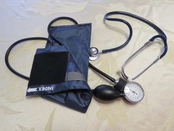 医学:血压袖带，血压计，监护仪，听诊器图片下载