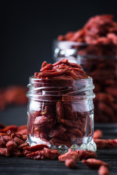 玻璃罐中枸杞图片下载