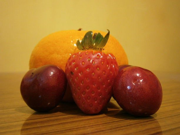 水果在桌子上图片下载