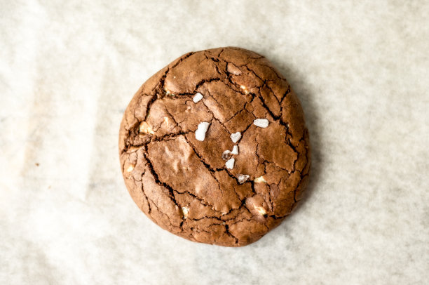 黑巧克力和白巧克力曲奇图片下载