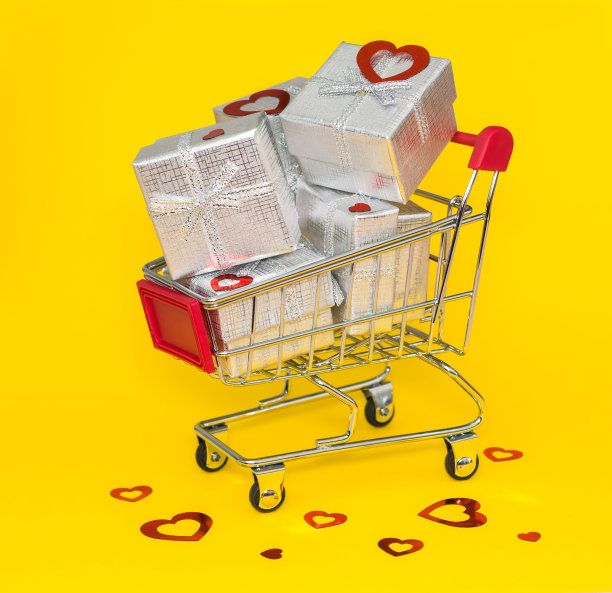 购物车里有银色的礼物和黄色背景上的红色五彩纸屑图片下载