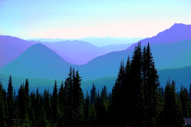 山脉大气色彩的抽象。图片下载