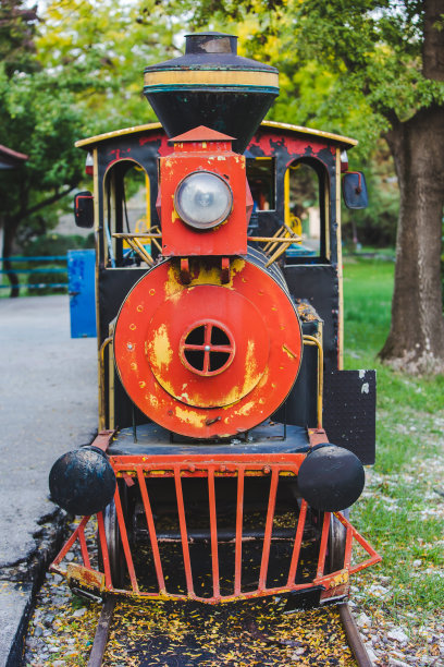 老式游乐园火车图片下载