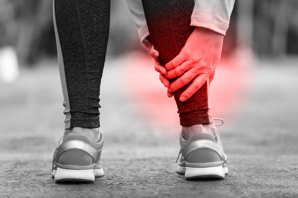 扭曲的脚踝疼痛图片下载