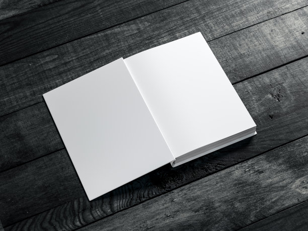 顶视图的白色打开书模型在深色木制桌子的背景图片下载