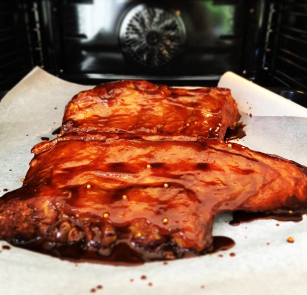 烤箱里的排骨图片下载