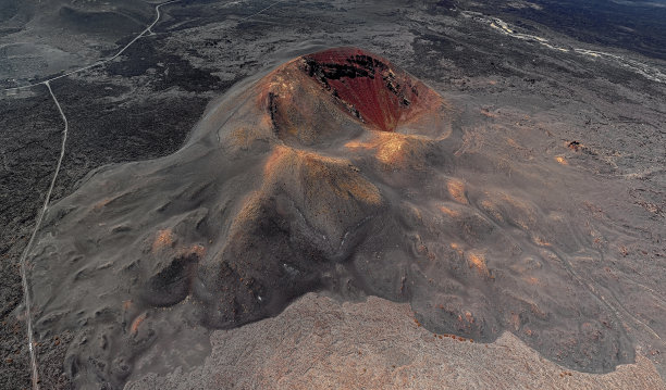 火山火山口鸟瞰图，提曼法亚国家公园，兰萨罗特，加那利群岛图片下载