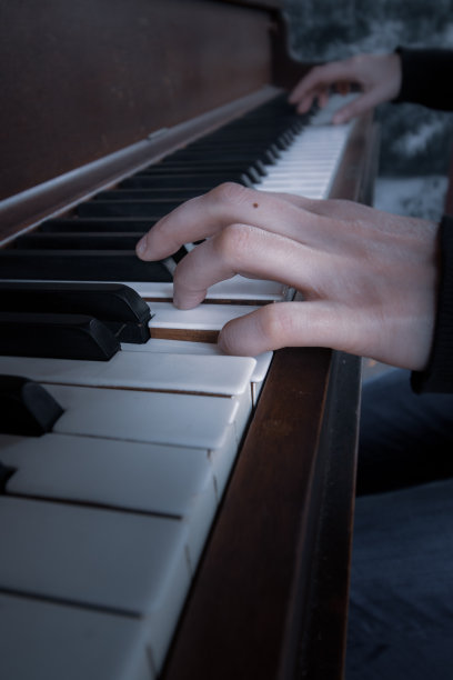 钢琴近距离图片下载