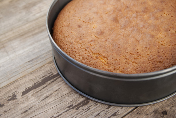 Casic海绵蛋糕分离，Pan di Spagna选择性聚焦。自制的蛋糕。甜点烹饪。图片下载