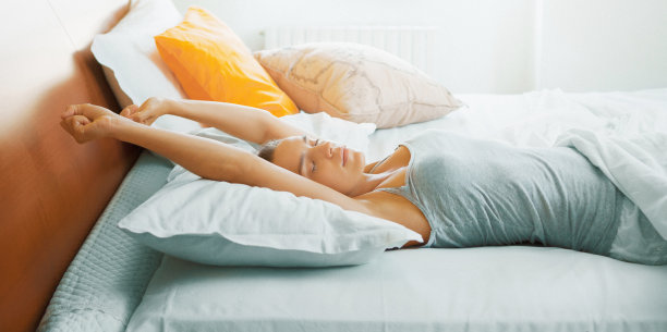 女人在床上图片下载