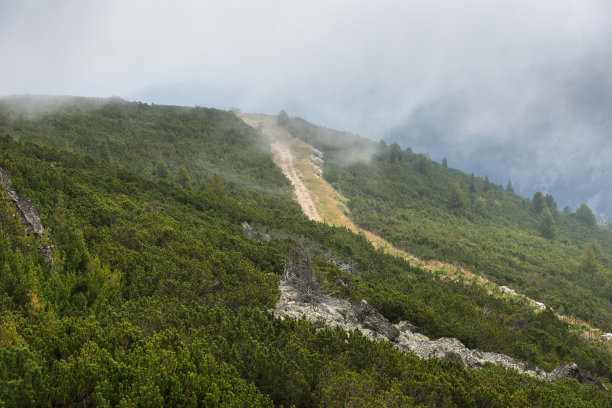 保加利亚瑞拉山，从路线攀登穆萨拉峰的风景图片下载