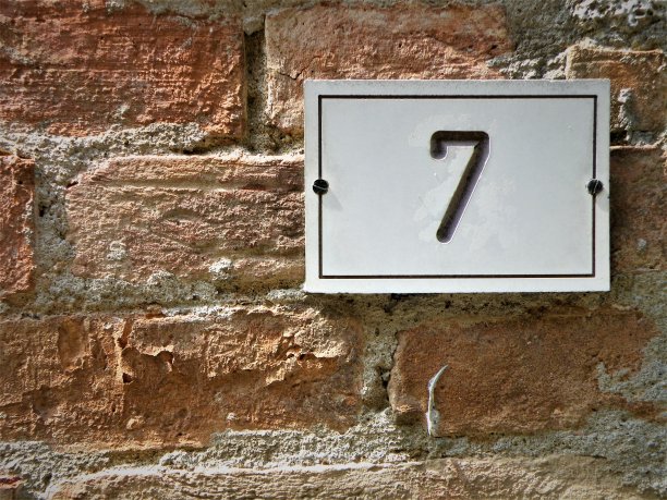 古老的棕色砖墙背景图片下载