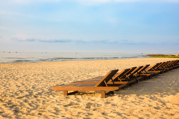 棕榈滩躺椅图片下载