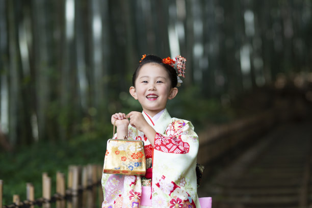 穿着和服的女孩图片下载