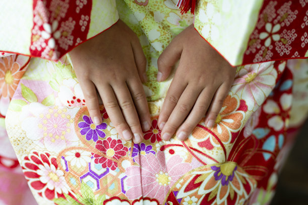 穿着和服的女孩图片下载