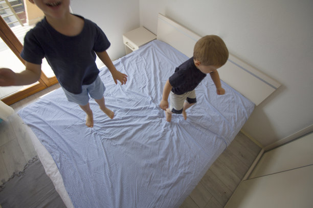 谁能跳得更高?图片下载