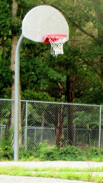 废弃的篮球场图片下载