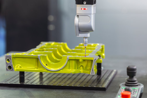 近距离触摸测头自动三坐标测量机采用三坐标测量机，铝制汽车零件尺寸检测采用数控编程控制，零件检定精度高。图片下载