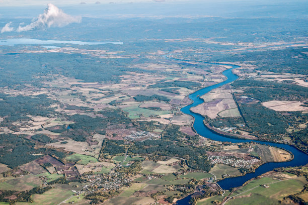 农村河流鸟瞰图图片下载