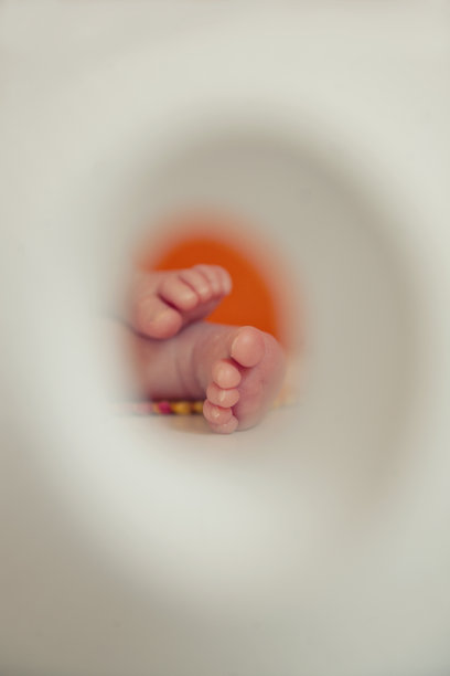 新生儿脚趾和手指的特写照片图片下载