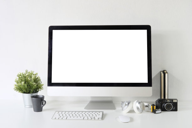 工作空间模型电脑和物体办公用品在白色的桌子上。图片下载