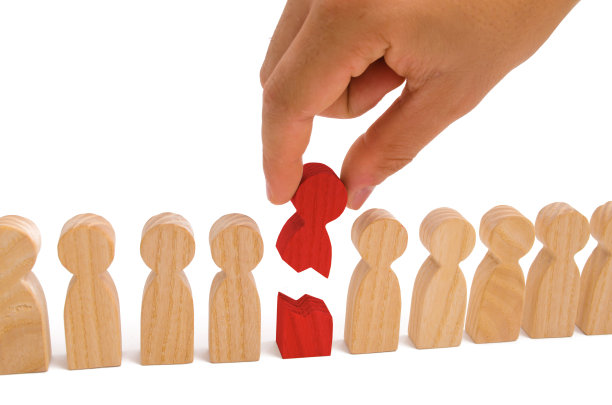 手将人的两部分连接在一起。他们的一些人物。薄弱环节的概念。帮助有特殊需要的人。康复和援助。平等。图片下载