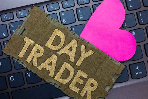 显示日内交易者的概念性手写。商业图片文字一天之内买卖金融工具的人纸板浪漫可爱的信息心键盘型电脑。图片下载