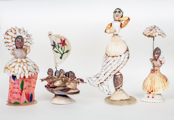 古董海贝玩具娃娃。贝壳艺术图片下载