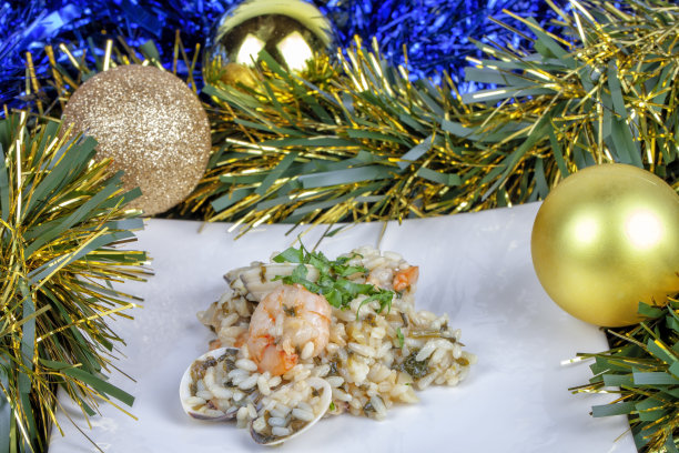 大虾蛤蜊绿米饭，圣诞装饰图片下载
