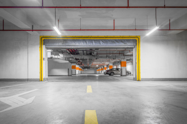 有汽车的地下停车场图片下载