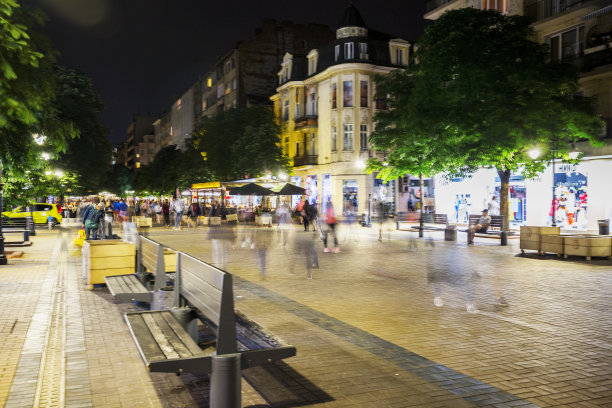 漫步在城市中图片下载