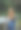 漂亮的女孩长着红色的头发在户外看书图片下载