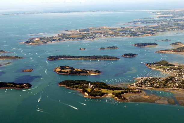 莫比汉湾岛屿鸟瞰图图片下载