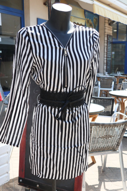 女黑白裙服装展示模特出售图片下载