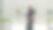 胡子男戴眼镜在城里打电话图片下载