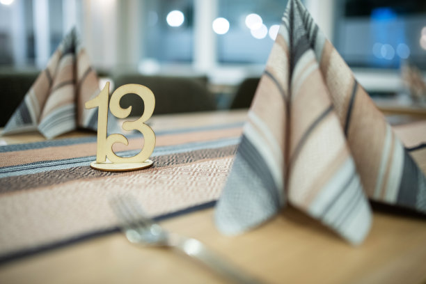 桌子上的13号，德国图片下载