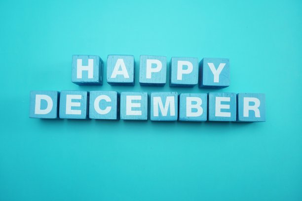 快乐十二月字母在蓝色的背景图片下载