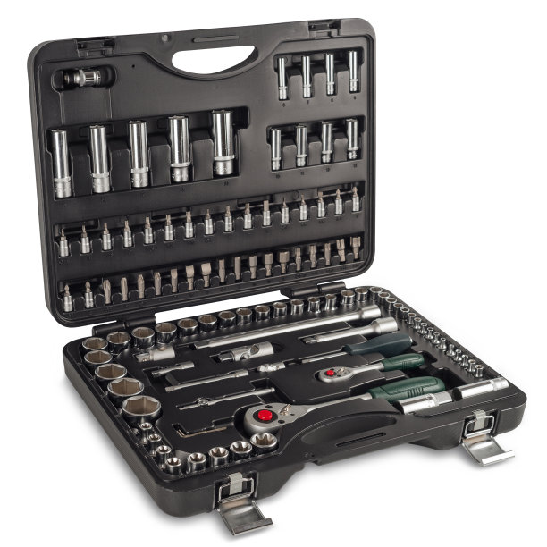 机械工具集和机械工具箱隔离在白色背景上。力学工具。工具箱与工具。塑料储物箱。剪切路径图片下载