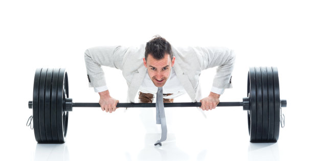 英俊的商人正在举重图片下载