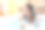 美丽和性感的女人在睡觉前使用笔记本电脑图片下载