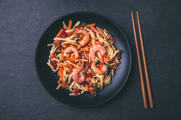 加虾的亚洲意大利面食图片下载